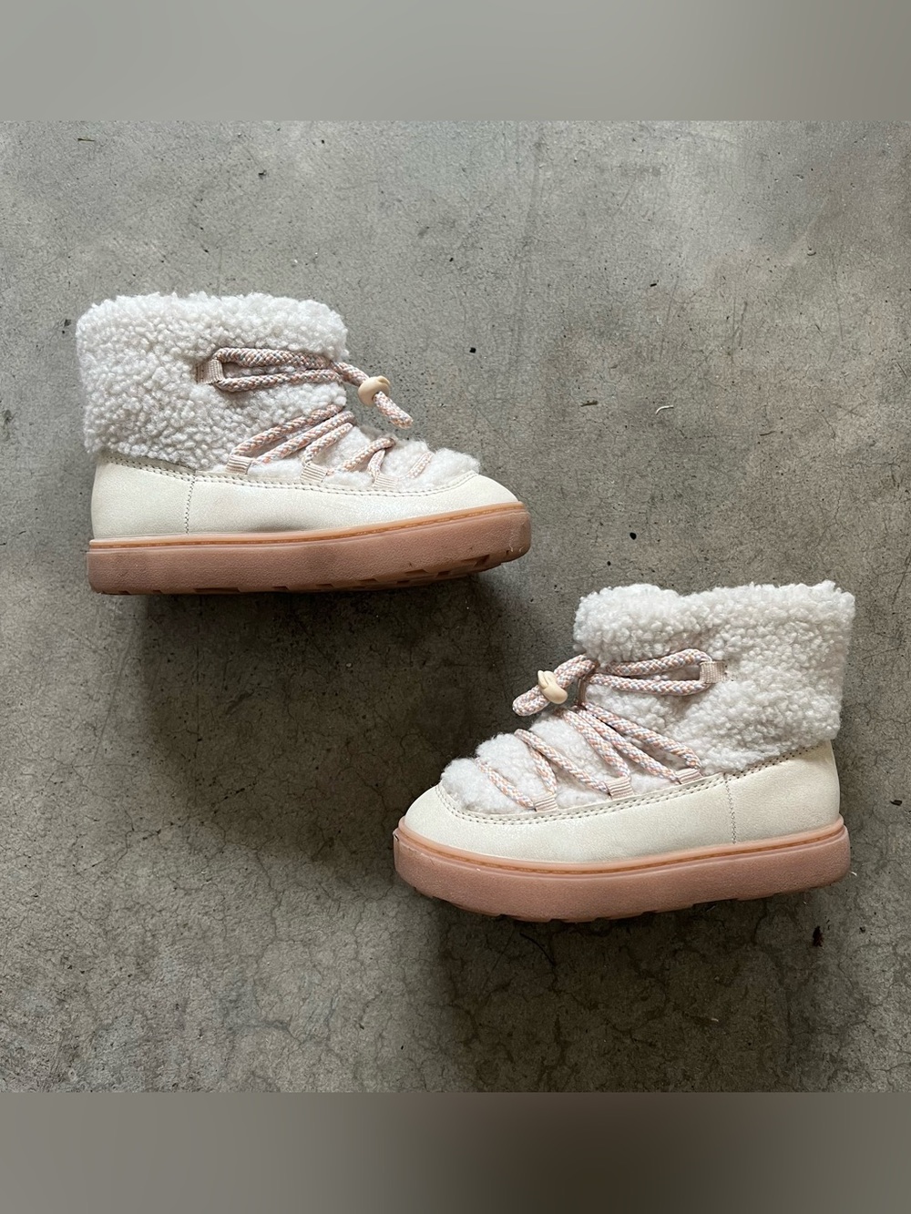 Toddler Girls Sherpa Lace-Up Boots in Cream and Blush